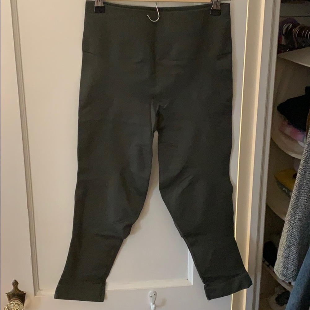 Lululemon cropped army green leggings